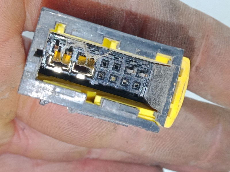 Recambio de anclaje cinturon delantero izquierdo para renault kangoo (kc0/1_) d 65 1.9 (kc0e, kc02, kc0j, kc0n) referencia OEM I