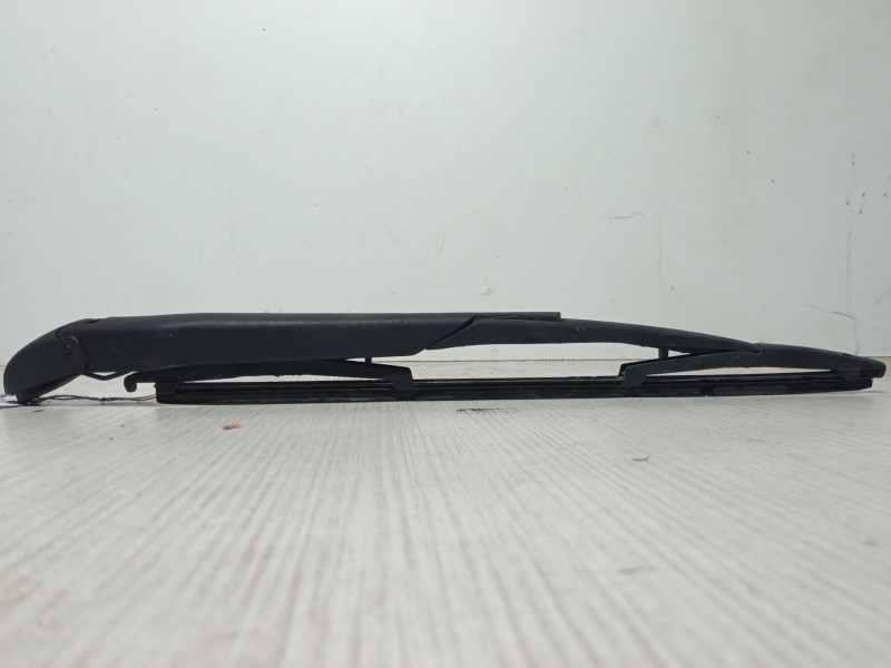 Recambio de brazo limpia trasero para peugeot bipper tepee 1.4 hdi referencia OEM IAM   