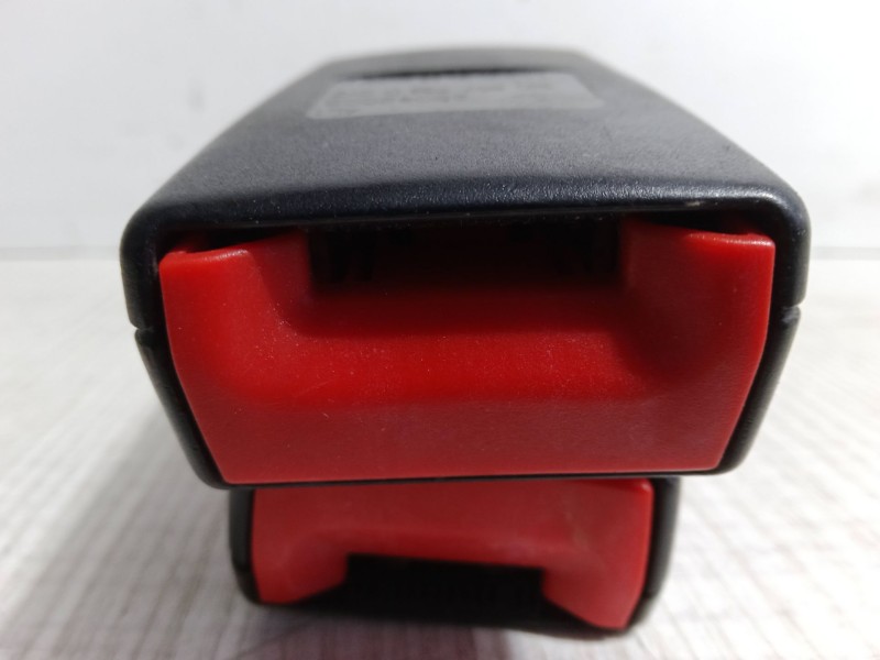 Recambio de anclaje cinturon trasero central para volkswagen golf v (1k1) 1.6 fsi referencia OEM IAM 1K0857739D   Recambio de anclaje cinturon trasero central para volkswagen golf v (1k1) 1.6 fsi referencia OEM IAM 1K0857739D