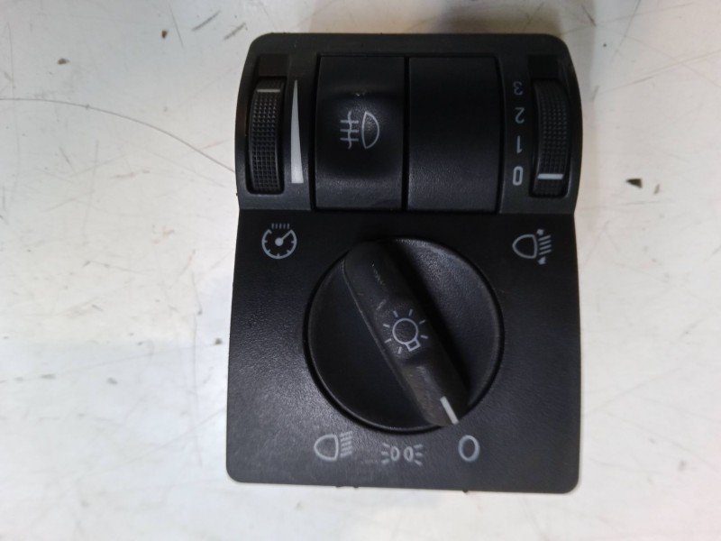 Recambio de conmutador de luces para opel corsa c (x01) 1.2 (f08, f68) referencia OEM IAM    Recambio de conmutador de luces para opel corsa c (x01) 1.2 (f08, f68) referencia OEM IAM
