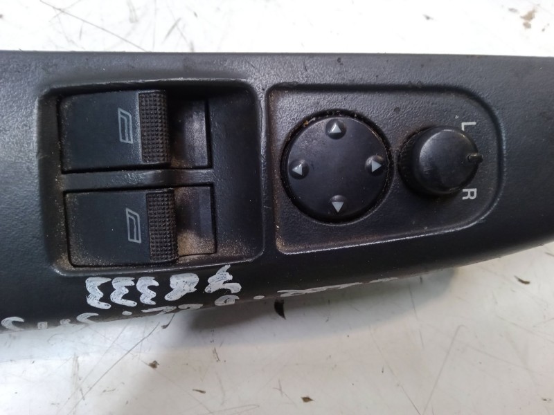 Recambio de mando elevalunas delantero izquierdo para audi a3 (8l1) 1.9 tdi referencia OEM IAM    Recambio de mando elevalunas delantero izquierdo para audi a3 (8l1) 1.9 tdi referencia OEM IAM