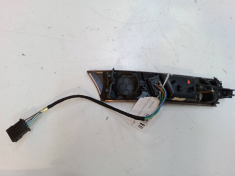 Recambio de maneta interior puerta delantera izquierda para audi a6 c5 (4b2) 2.5 tdi quattro referencia OEM IAM    Recambio de maneta interior puerta delantera izquierda para audi a6 c5 (4b2) 2.5 tdi quattro referencia OEM IAM