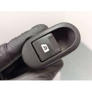 MANDO ELEVALUNAS DELANTERO DERECHO 96401469XT 