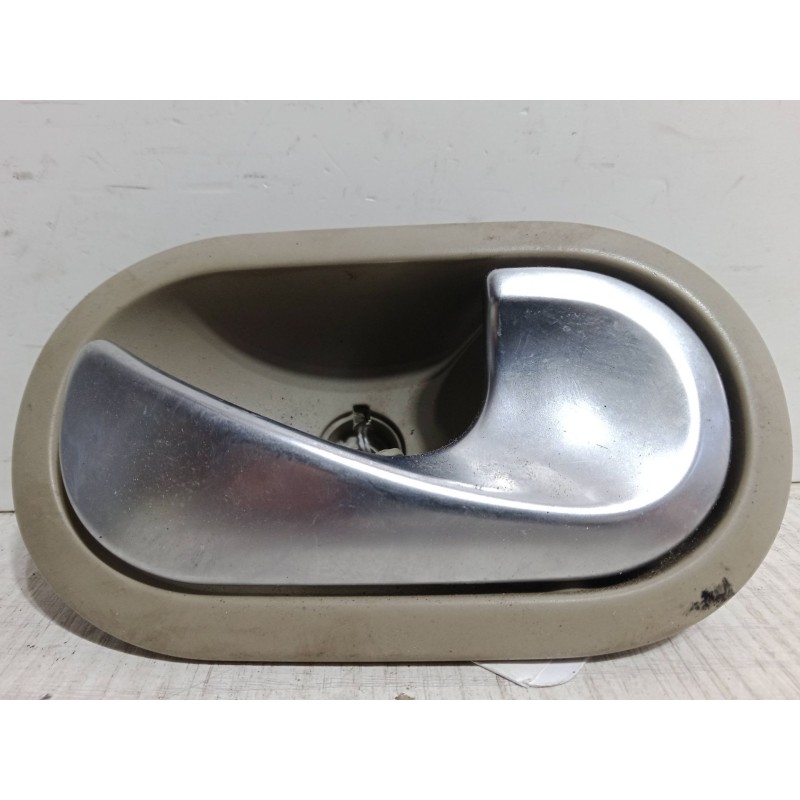 Recambio de maneta interior puerta trasera derecha para renault grand scénic ii (jm0/1_) 1.9 dci (jm14) referencia OEM IAM   