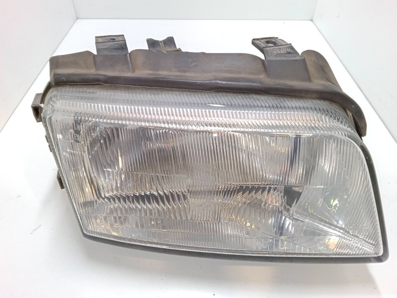 Recambio de faro izquierdo para audi a4 b5 (8d2) 1.8 referencia OEM IAM 8DO941004A  