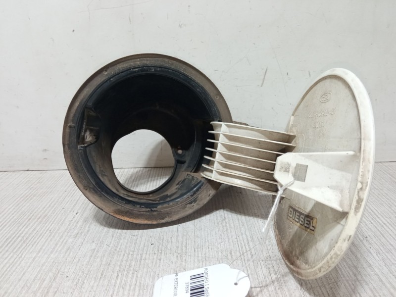 Recambio de tapa exterior combustible para ford mondeo i sedán (gbp) 1.8 td referencia OEM IAM   