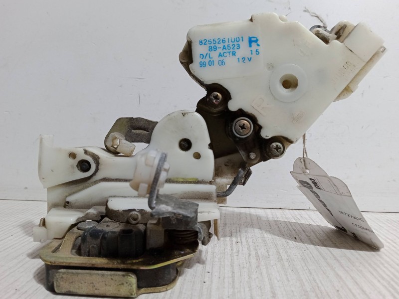 Recambio de cerradura puerta trasera derecha para nissan micra ii (k11) 1.0 i 16v referencia OEM IAM 8255261001.89-A523R  