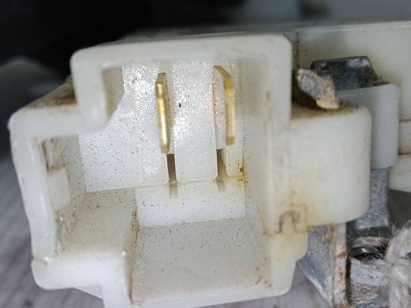 Recambio de cerradura puerta trasera derecha para nissan micra ii (k11) 1.0 i 16v referencia OEM IAM 8255261001.89-A523R  