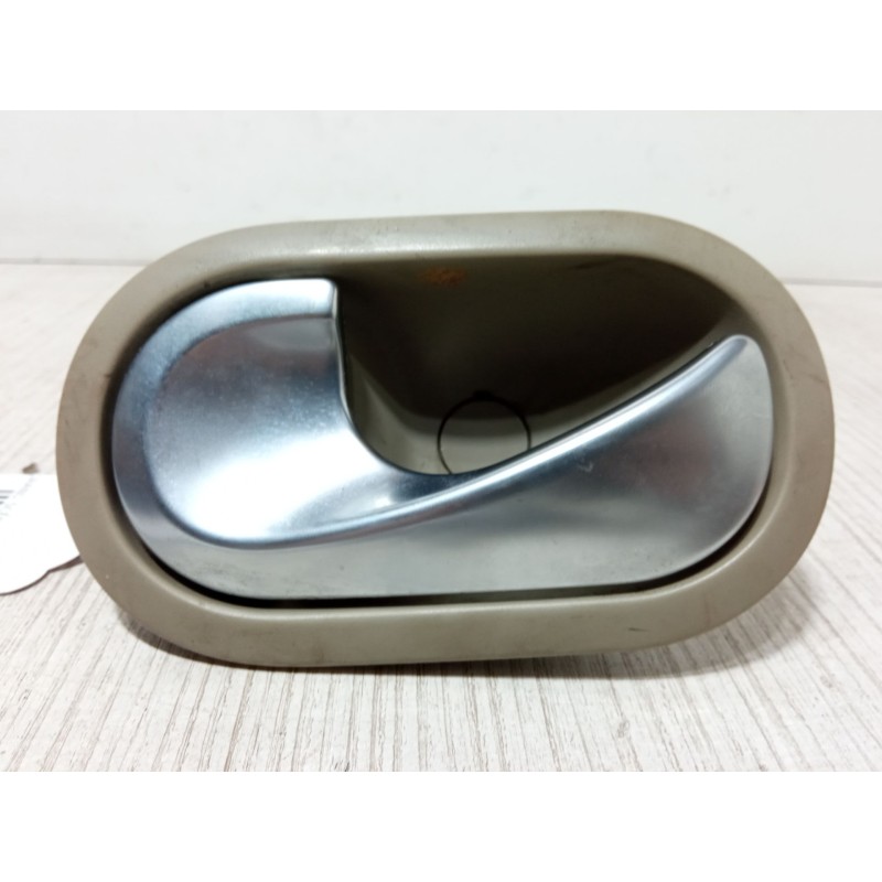 Recambio de maneta interior puerta trasera izquierda para renault grand scénic ii (jm0/1_) 1.9 dci (jm14) referencia OEM IAM 820