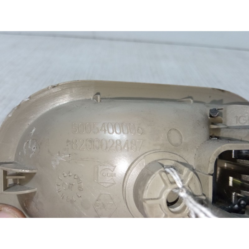 Recambio de maneta interior puerta trasera izquierda para renault grand scénic ii (jm0/1_) 1.9 dci (jm14) referencia OEM IAM 820