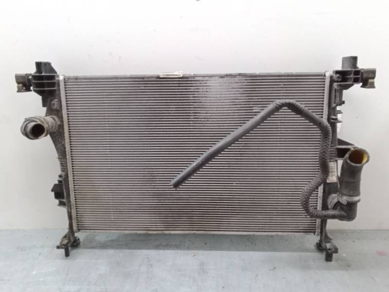 RADIADOR AGUA 8E45600R6 