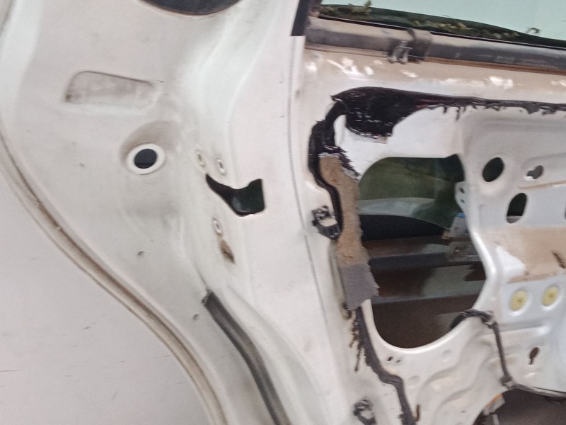 Recambio de puerta trasera izquierda para ford mondeo i sedán (gbp) 1.8 td referencia OEM IAM   