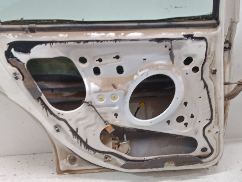Recambio de puerta trasera izquierda para ford mondeo i sedán (gbp) 1.8 td referencia OEM IAM   