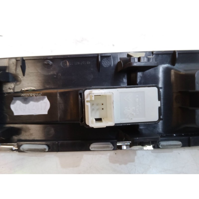 Recambio de mando elevalunas delantero derecho para peugeot 3008 suv (mc_, mr_, mj_, m4_) 1.2 thp/ puretech 130 (mrhnsm, mrhnsu,