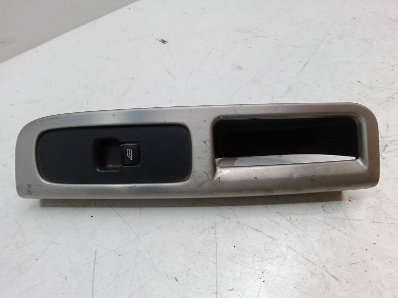 Recambio de mando elevalunas trasero derecho para volvo s40 ii (544) 2.0 d referencia OEM IAM 8663819  
