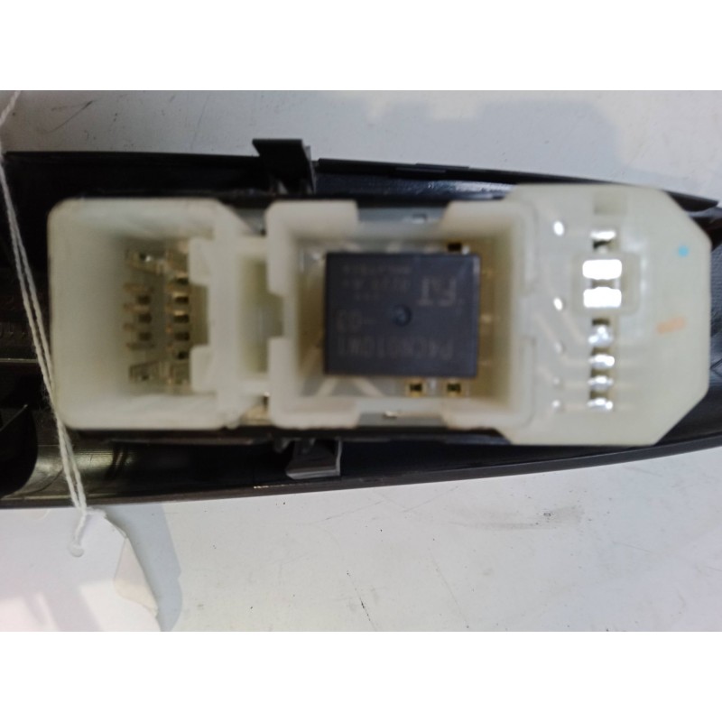 Recambio de mando elevalunas delantero derecho para toyota corolla verso (_e12_) 1.6 vvt-i (zze121_) referencia OEM IAM   