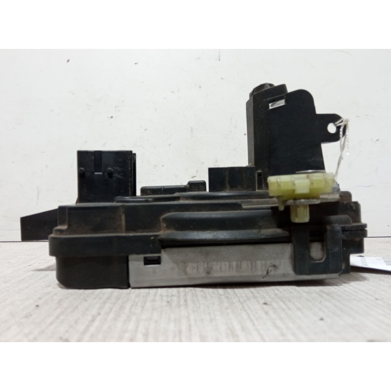 Recambio de cerradura puerta delantera derecha para opel astra h sedán (a04) 1.7 cdti (l69) referencia OEM IAM 13210749  