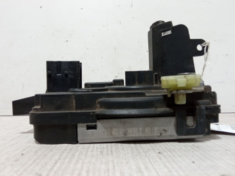 Recambio de cerradura puerta delantera derecha para opel astra h sedán (a04) 1.7 cdti (l69) referencia OEM IAM 13210749  