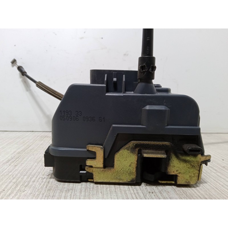 Recambio de cerradura puerta trasera izquierda para renault scénic ii (jm0/1_) 2.0 dci (jm1k) referencia OEM IAM   