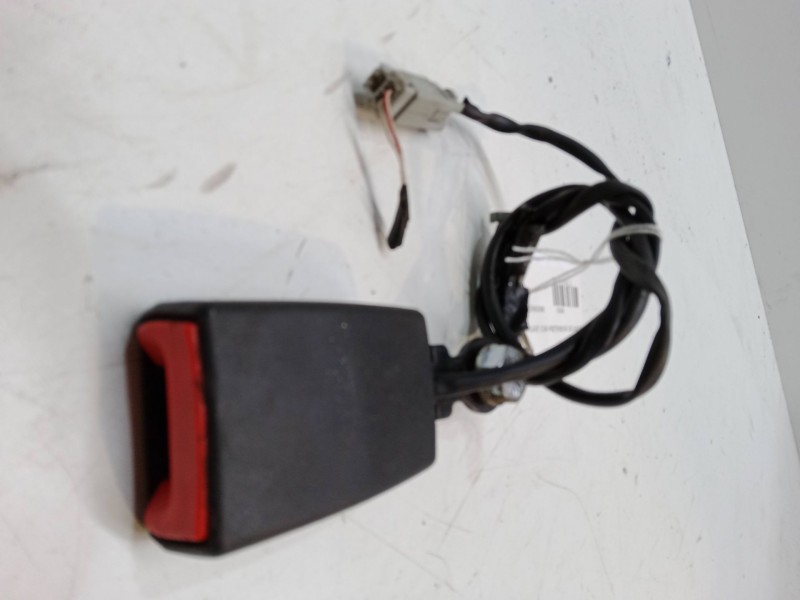 Recambio de anclaje con pretensor delantero izquierdo para fiat 500 c (312_) 1.2 (312cxa1a, 312axa1a) referencia OEM IAM   