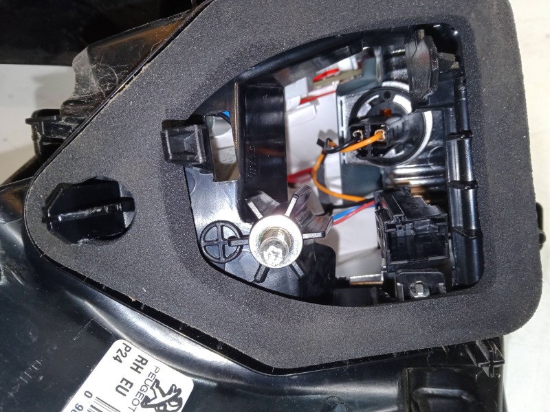 Recambio de piloto trasero derecho para peugeot 3008 suv (mc_, mr_, mj_, m4_) 1.2 thp/ puretech 130 (mrhnsm, mrhnsu, mrhnsj, mrh