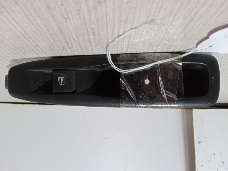 Recambio de mando elevalunas trasero izquierdo para renault clio iv (bh_) 1.5 dci 90 referencia OEM IAM   