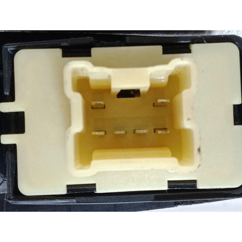 Recambio de mando elevalunas trasero izquierdo para renault clio iv (bh_) 1.5 dci 90 referencia OEM IAM   