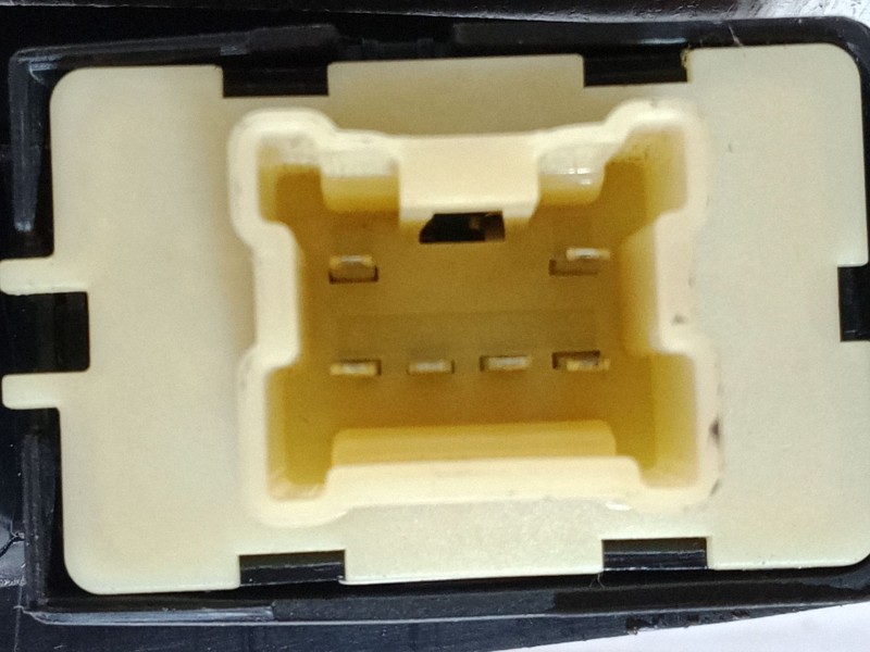 Recambio de mando elevalunas trasero izquierdo para renault clio iv (bh_) 1.5 dci 90 referencia OEM IAM   