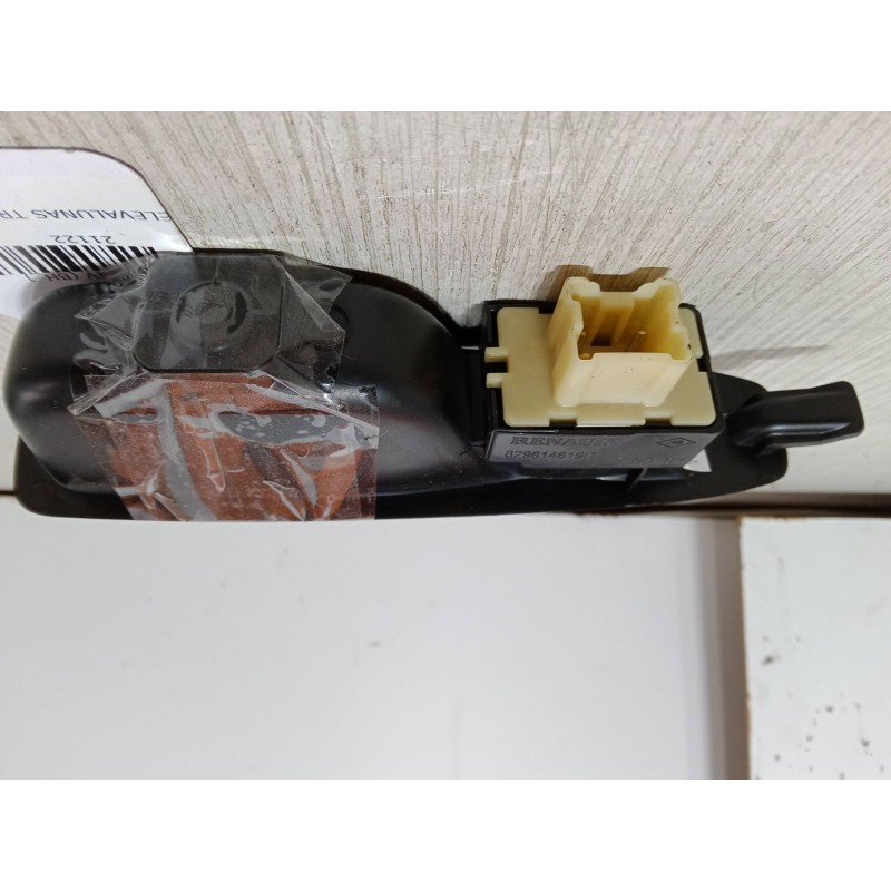 Recambio de mando elevalunas trasero izquierdo para renault clio iv (bh_) 1.5 dci 90 referencia OEM IAM   