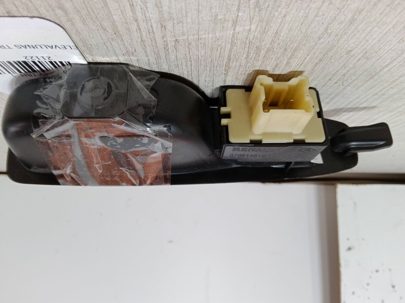 Recambio de mando elevalunas trasero izquierdo para renault clio iv (bh_) 1.5 dci 90 referencia OEM IAM   