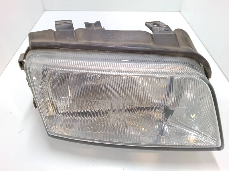 FARO IZQUIERDO 8DO941004A 