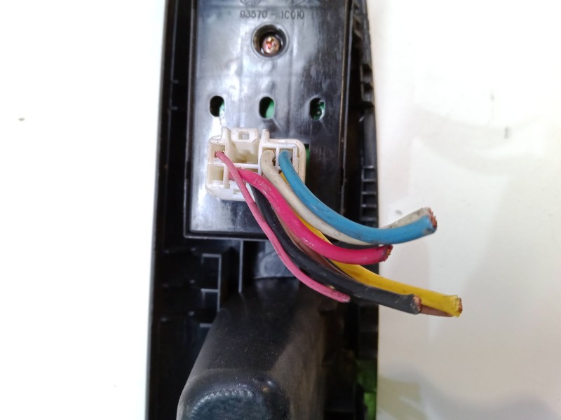 Recambio de mando elevalunas delantero izquierdo para hyundai getz (tb) 1.1 referencia OEM IAM    Recambio de mando elevalunas delantero izquierdo para hyundai getz (tb) 1.1 referencia OEM IAM