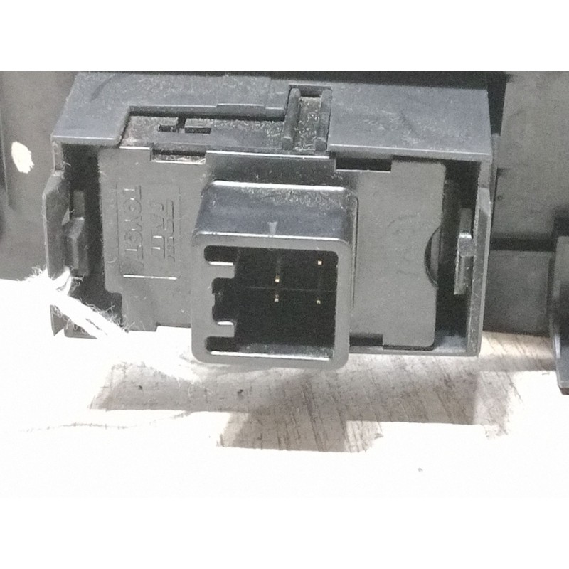 Recambio de mando elevalunas delantero derecho para toyota corolla (_e12_) 1.4 d (nde120_) referencia OEM IAM   