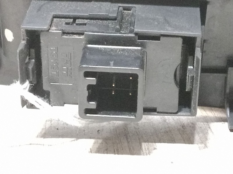 Recambio de mando elevalunas delantero derecho para toyota corolla (_e12_) 1.4 d (nde120_) referencia OEM IAM   