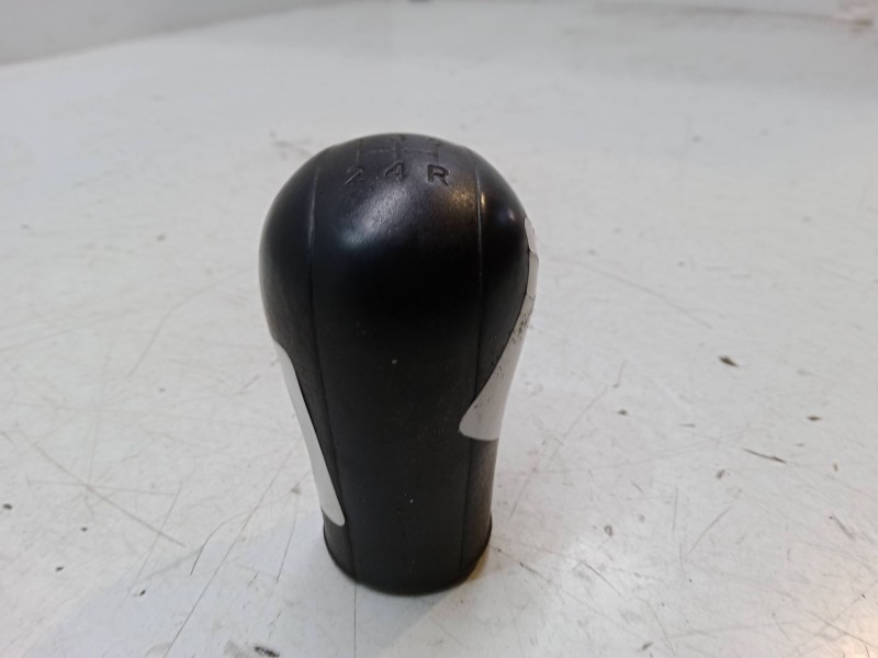Recambio de pomo palanca cambio para toyota yaris (_p1_) 1.3 (scp12_, scp13_) referencia OEM IAM   