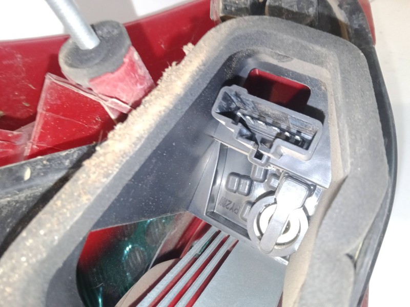 Recambio de piloto trasero derecho para peugeot 207/207+ (wa_, wc_) 1.4 16v referencia OEM IAM   