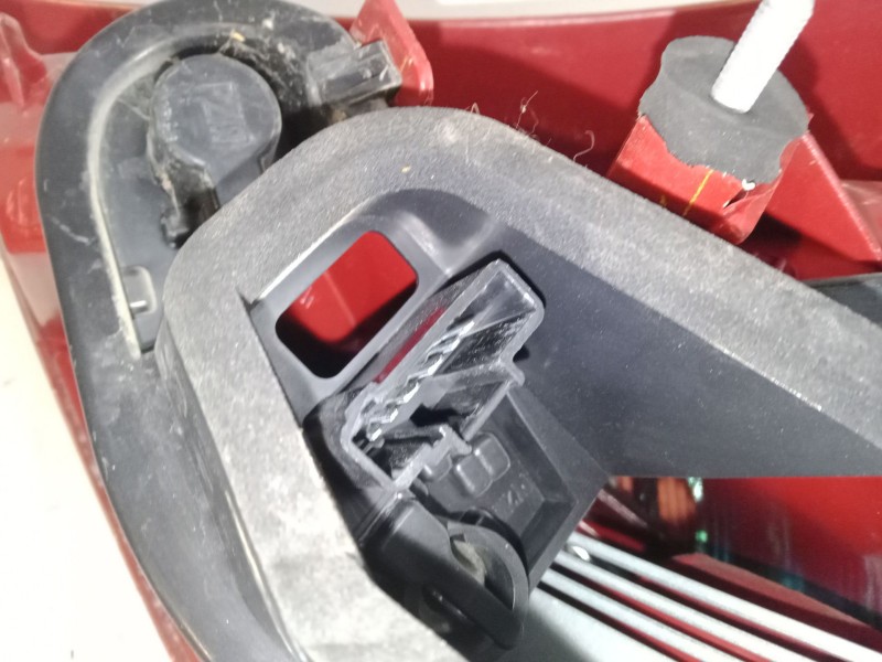 Recambio de piloto trasero izquierdo para peugeot 207/207+ (wa_, wc_) 1.4 16v referencia OEM IAM   