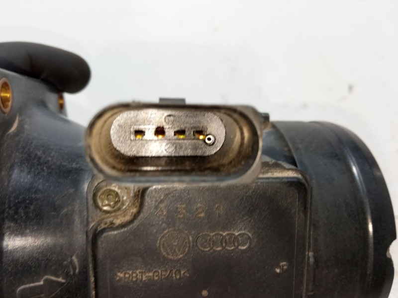 Recambio de caudalimetro para volkswagen golf iv (1j1) 1.6 referencia OEM IAM 06A906461B  