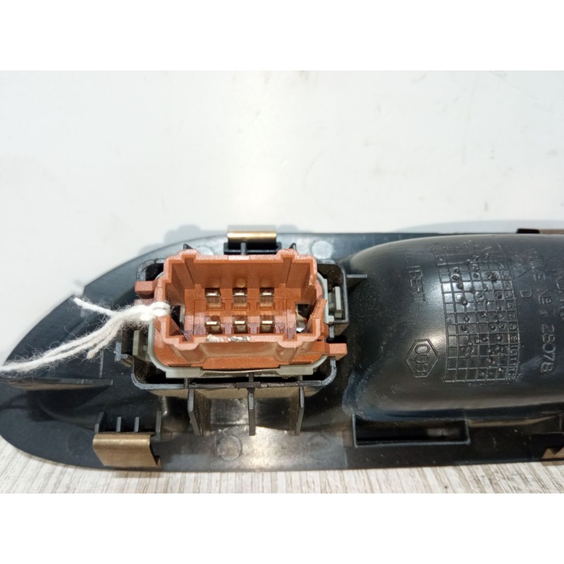 Recambio de mando elevalunas trasero derecho para renault laguna ii (bg0/1_) 1.9 dci (bg1a, bg1w, bg0g) referencia OEM IAM   