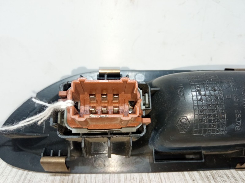 Recambio de mando elevalunas trasero derecho para renault laguna ii (bg0/1_) 1.9 dci (bg1a, bg1w, bg0g) referencia OEM IAM   