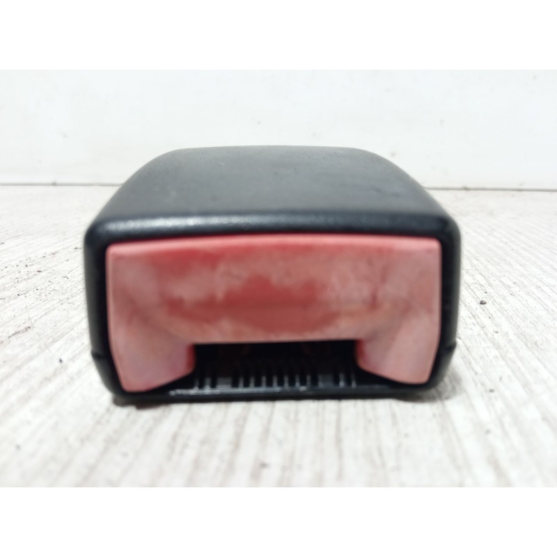 Recambio de anclaje cinturon delantero derecho para volkswagen polo iv sedán (9a4, 9a2, 9n2, 9a6) 1.4 referencia OEM IAM 6Q08577