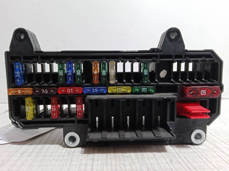 CAJA RELES / FUSIBLES MALETERO 
