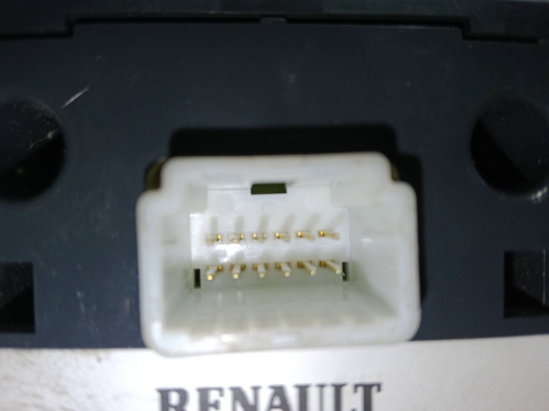 Recambio de mando navegador para renault scénic iii (jz0/1_) 1.5 dci referencia OEM IAM   