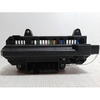 CAJA RELES / FUSIBLES MALETERO 