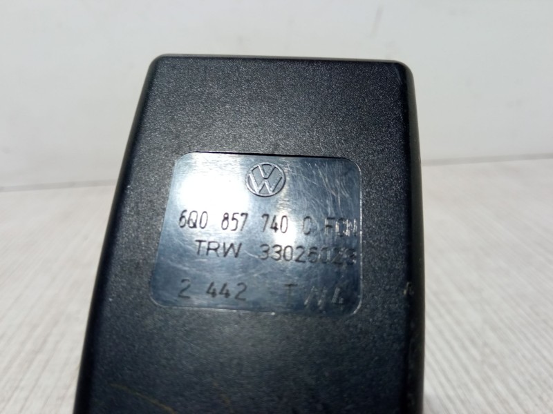 Recambio de anclaje cinturon trasero derecho para volkswagen polo iv sedán (9a4, 9a2, 9n2, 9a6) 1.4 referencia OEM IAM 6Q0857740