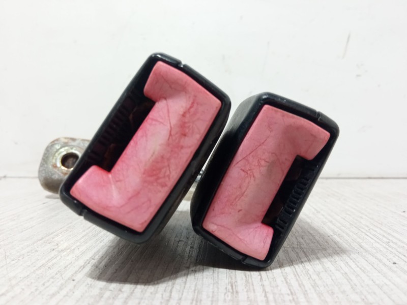 Recambio de anclaje cinturon trasero izquierdo para volkswagen polo iv sedán (9a4, 9a2, 9n2, 9a6) 1.4 referencia OEM IAM 6Q08574