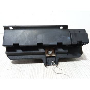 CAJA RELES / FUSIBLES 