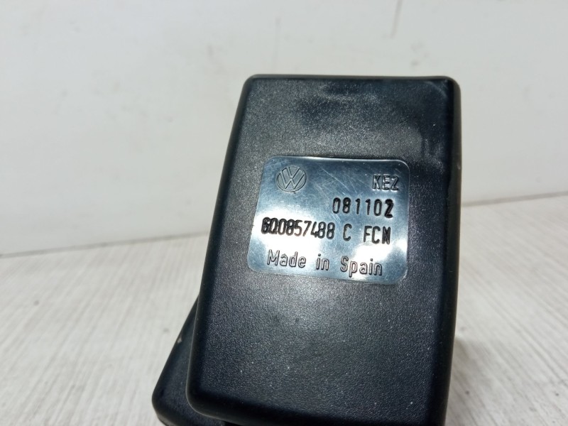 Recambio de anclaje cinturon trasero izquierdo para volkswagen polo iv sedán (9a4, 9a2, 9n2, 9a6) 1.4 referencia OEM IAM 6Q08574