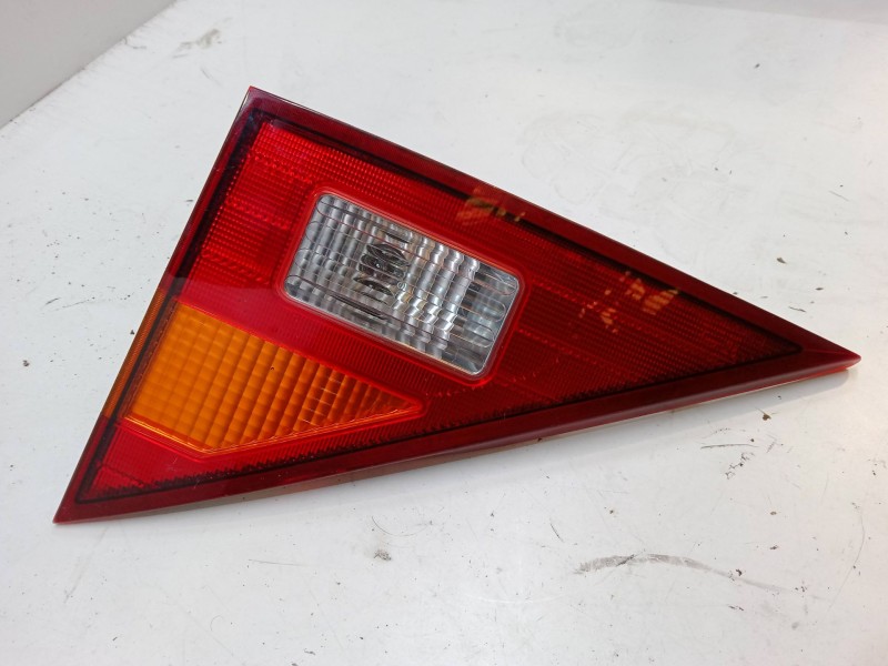 Recambio de piloto trasero porton derecho para ssangyong rodius i 2.7 xdi referencia OEM IAM   