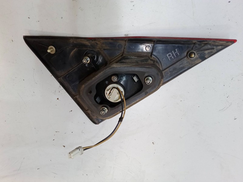 Recambio de piloto trasero porton derecho para ssangyong rodius i 2.7 xdi referencia OEM IAM   